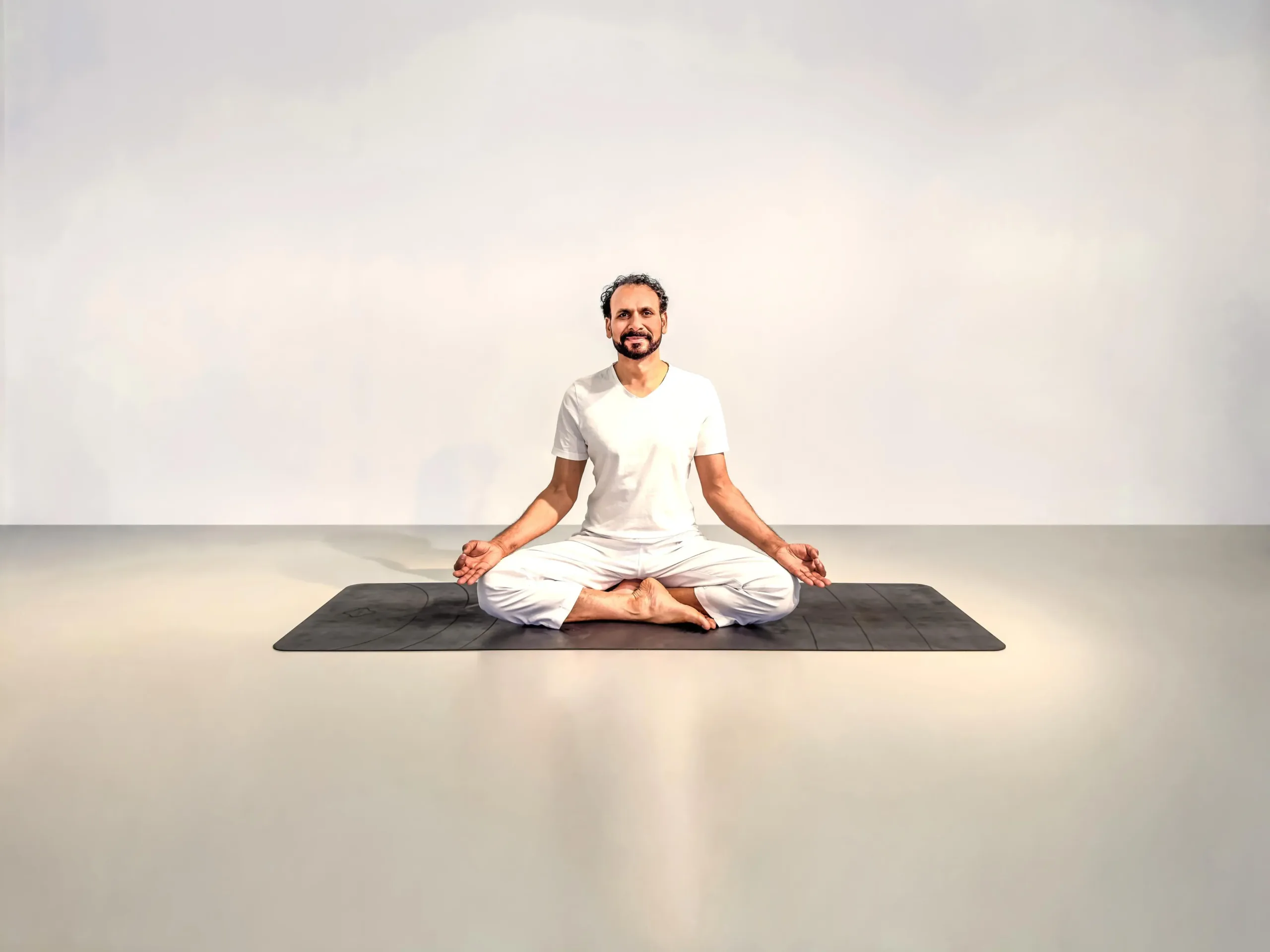 Yoga Düsseldorf, indischer Yogameister, Yoga im Dojo, Gerresheim, Unterbach, Eller, Flingern, Erkrath, Vennhausen