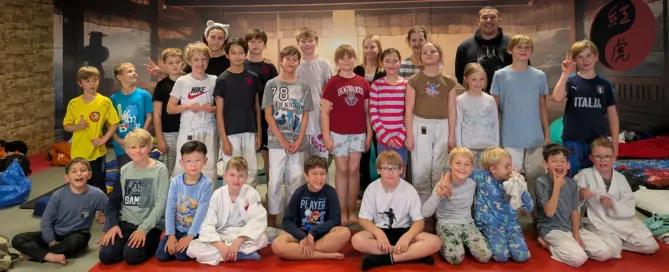 Judo, Kung Fu, Kickboxen, Taekwondo, MMA, Pilates, Ballett, Selbstverteidigung, Frauen-SV